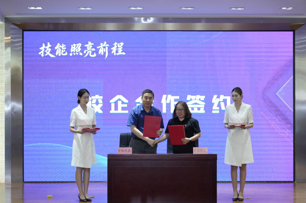 职教周启新篇 匠心筑就未来｜ 2026 年“北辰技能周”启动仪式暨“海河工匠杯”技能大赛北辰代表队出征仪式在我校举行